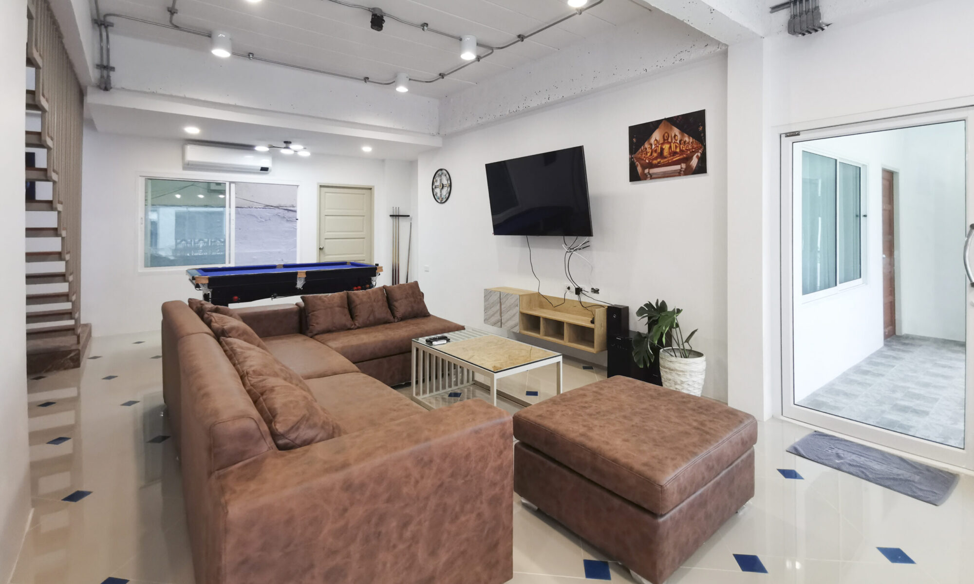 Twin B - Family room