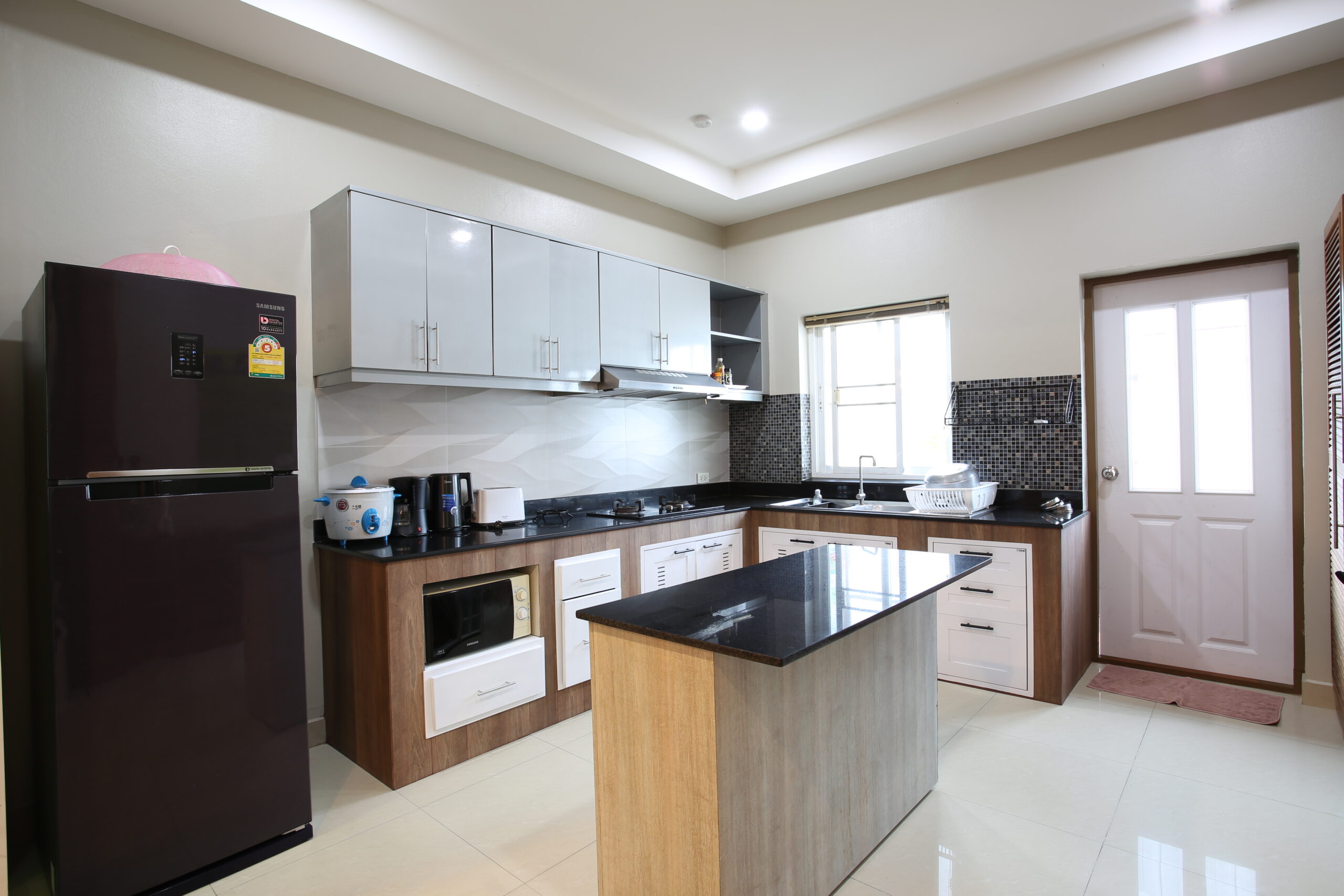 Full kitchen with & Island